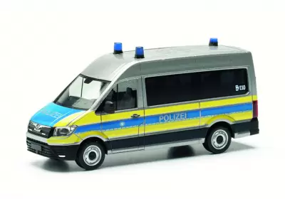 Autobus MAN TGE z wysokim dachem „Police Bawaria”