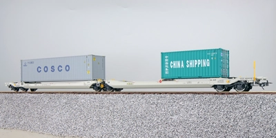 Wagon kieszeniowy Sdggmrs, NL-AAEC, z kontenerami Cosco + China Shipping