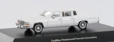Samochód Cadillac Fleetwood formalna limuzyna biała 1980