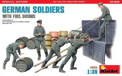 Niemieccy żołnierze przetaczający beczki (5 figurek i 6 beczek)