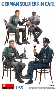 Niemieccy żołnierze w kawiarni