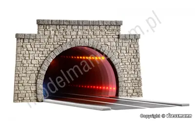Tunel drogowy z oświetleniem LED i lustrzanym efektem głębi