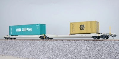 Wagon kieszeniowy Sdggmrs, NL-RN, z kontenerami China Shipping + MSC