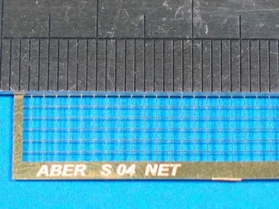 Siatka/kratka z prostokątnymi otworami o śr. 1,3 x 1,3 mm