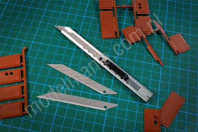 Nóż modelarski segmentowy z ostrzem 30°, 9 mm