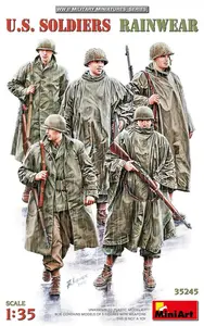 Amerykańscy żołnierze w płaszczach przeciwdeszczowych