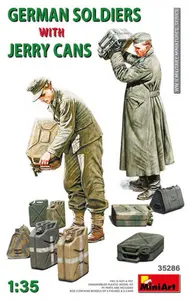 Niemieccy żołnierze z kanistrami