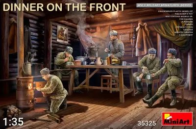 Sowieccy żołnierze w czasie posiłku