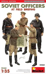Sowieccy oficerowie (czołgiści) na odprawie