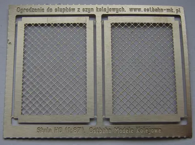 Fototrawione ogrodzenie siatka do słupków z szyn 16,8 x 24,7 mm, dwa przęsła.