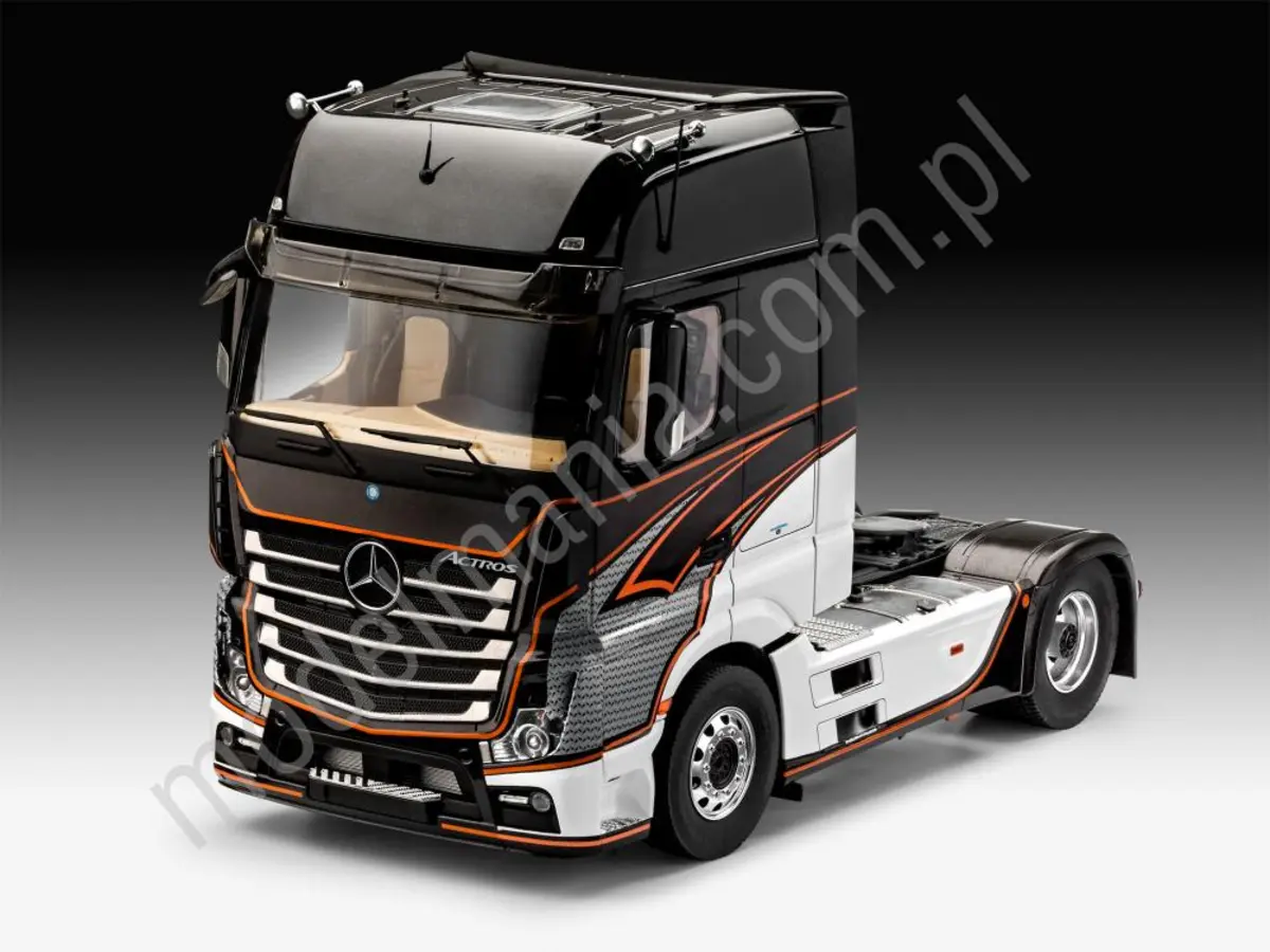 Revell 07439 - Ciągnik siodłowy Mercedes-Benz Actros MP4 Gigaspace