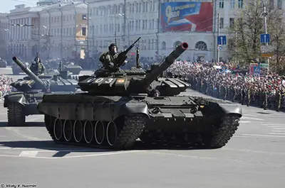 Radziecki czołg T-72B3 MBT